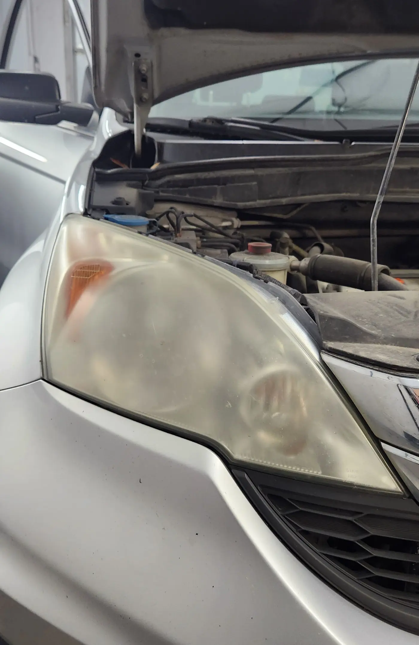 Foggy oxidized headlight before restoration service Montreal